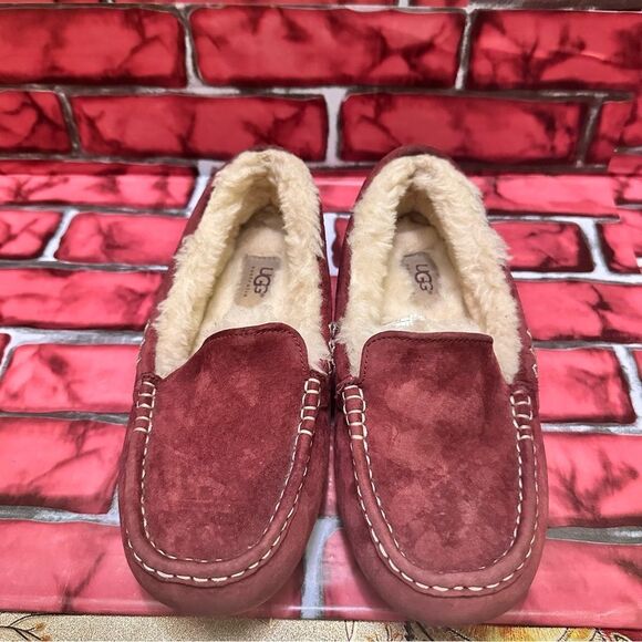 UGG Australia Ansley 3312 Red Burgundy shoes 7 - Picture 1 of 12